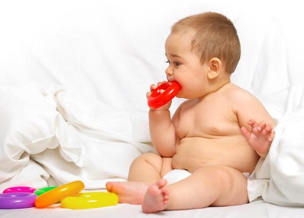bebê sentado
