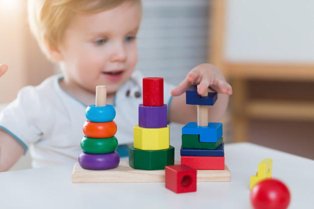 quais os melhores brinquedos educativos de madeira