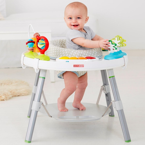 bebê brincando