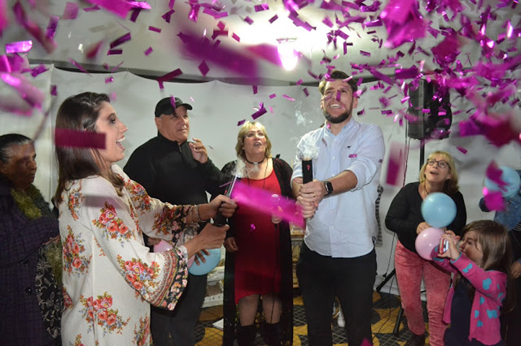 lança confetes para chá revelação