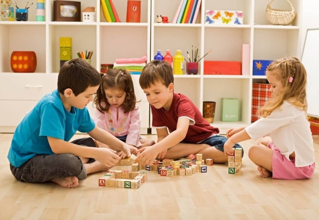 crianças com jogo