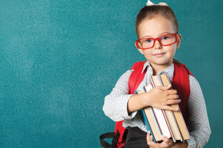 menina óculo escola