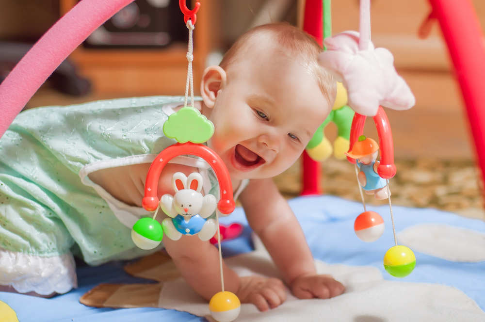melhores tapetes de atividades para bebês